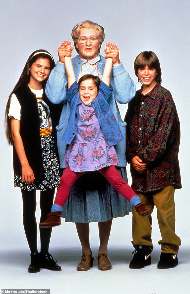 Kinderstar: Die Schauspielerin (Mitte) wurde 1993 im Alter von sechs Jahren berühmt, nachdem sie bei ihrem ersten Vorsprechen die Rolle der Natalie „Nattie“ Hillard im Film „Mrs. Doubtfire“ verkörperte