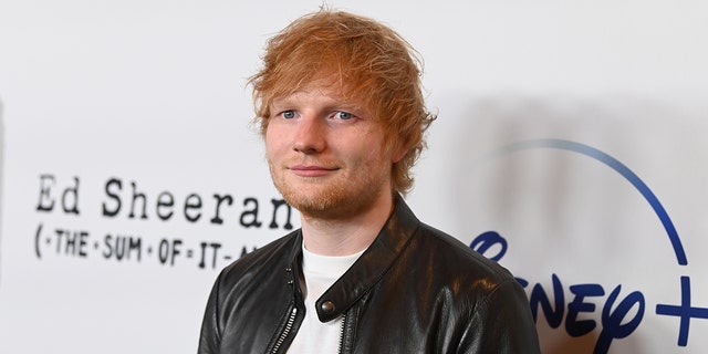 Ed Sheeran lächelt