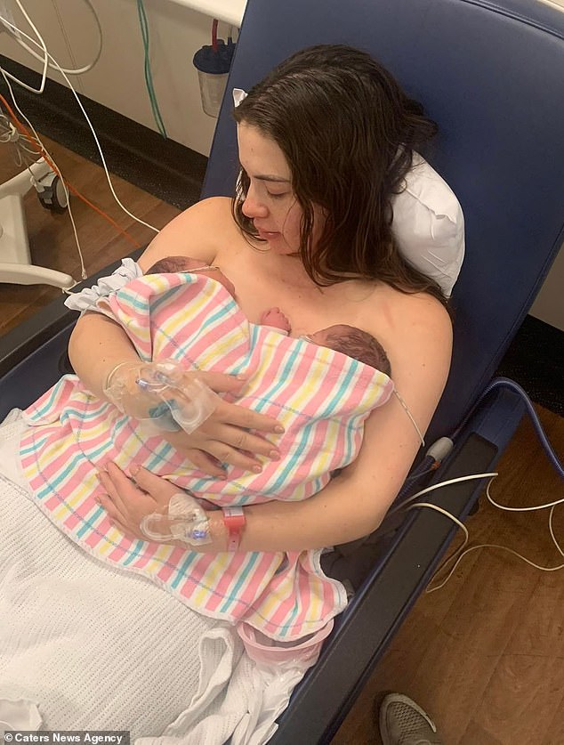 Madelines Zwillinge wurden am 20. Februar 2023 geboren und mussten in den ersten Tagen ihres Lebens ausgebrütet werden
