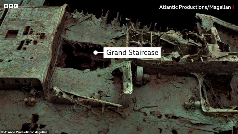 Die große Treppe der Titanic war möglicherweise der berühmteste Teil des First-Class-Bereichs der RMS Titanic.  Abgebildet ist das Loch über der Stelle, an der sich die Treppe befand