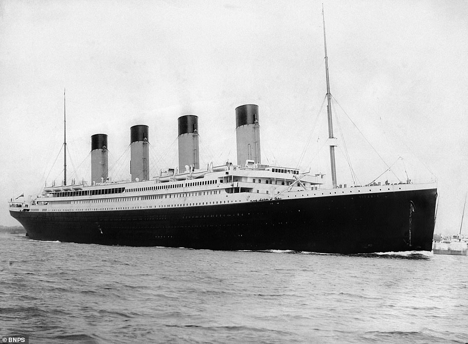 Das großartigste Schiff: RMS Titanic, das am 10. April 1912 in Southampton zu seiner Jungfernfahrt aufbrach. Die Überreste liegen jetzt auf dem Meeresboden etwa 350 Seemeilen vor der Küste von Neufundland, Kanada