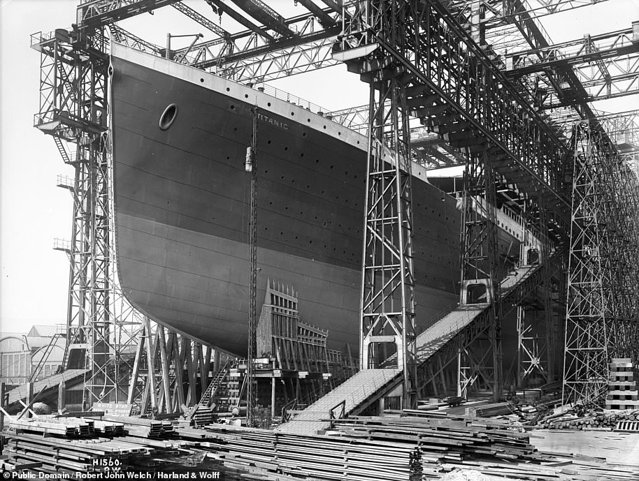 Die RMS Titanic wurde zwischen 1909 und 1912 von den in Belfast ansässigen Schiffbauern Harland und Wolff gebaut und war das größte schwimmende Schiff ihrer Zeit