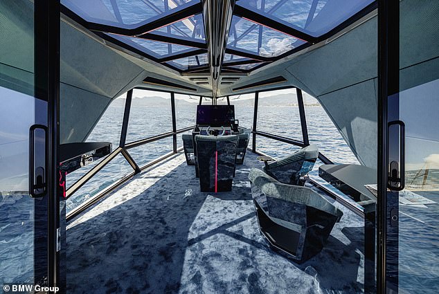 Die 13,15 m lange Icon-Yacht gilt als „Wegbereiter für eine neue Generation von Wasserfahrzeugen“.
