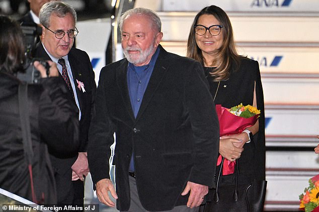 Der brasilianische Präsident Luiz Inacio Lula da Silva (im Bild bei seiner Ankunft am Flughafen Hiroshima am Freitag vor dem G7-Gipfel) wurde von den USA beschuldigt, Russland-Propaganda „nachzuplappern“.