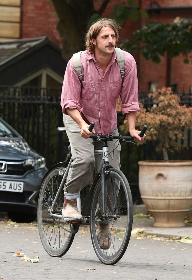 Boris Johnsons Sohn Milo Arthur, hier beim Radfahren, ist einer von vier Kindern aus seiner Ehe mit Marina Wheeler