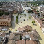 Bei den verheerenden Überschwemmungen in Italien kommen mindestens 13 Menschen ums Leben, Häuser und Bauernhöfe werden zerstört