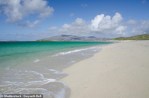 GROSSBRITANNIEN!  Dieser malerische Küstenabschnitt ist der Strand Traigh Mheilein auf der Isle of Harris