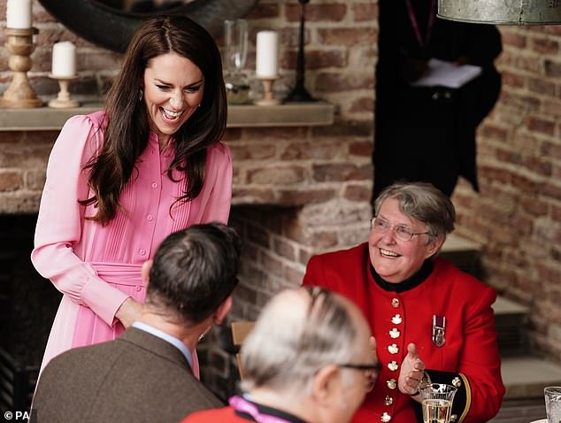 Having a chat: The smiling Princess of Wales speaks to the delighted Chelsea Pensioners
