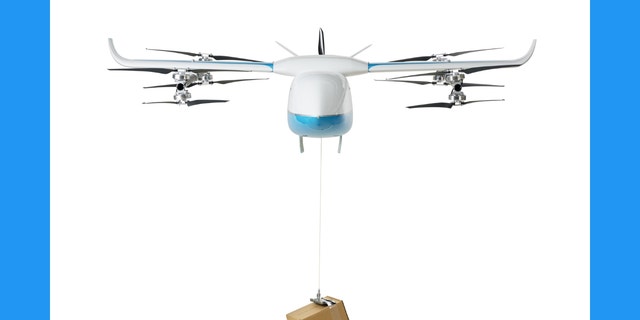 Drohne trägt eine Kiste, die vorwärts fliegt.