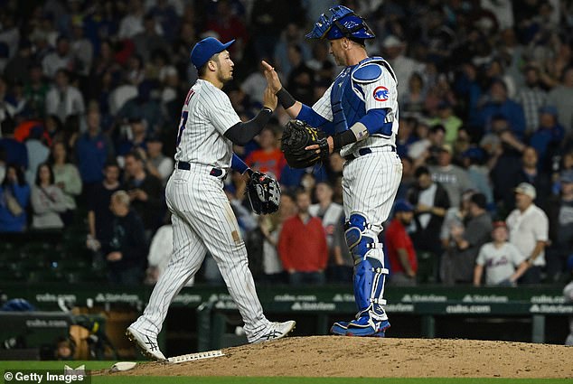 Seiya Suzuki (links) und Yan Gomes von den Chicago Cubs feiern nach dem 7:2-Sieg