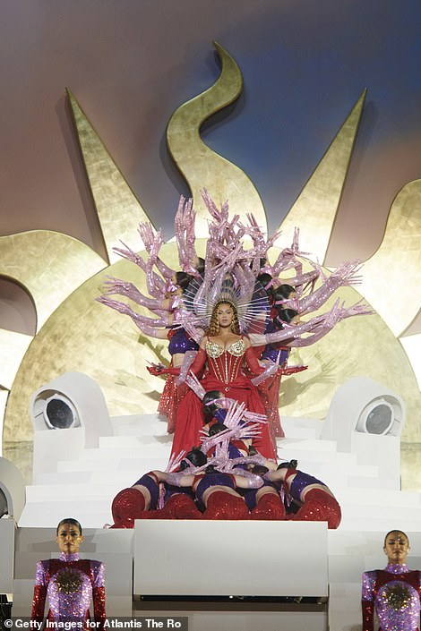 Beyonce singt im Januar beim „Grand Reveal“ des Hotels