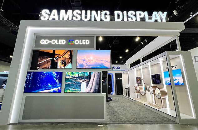 Samsung Display stellte Rollable Flex diese Woche zusammen mit seinen anderen OLED-Bildschirminnovationen am Messestand des Unternehmens (im Bild) während der SID Display Week 2023 in Los Angeles vor