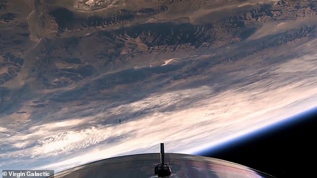 Die Besatzung erlebte im Raumflugzeug atemberaubende Ausblicke auf die Erde