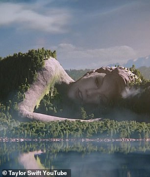 Pixar-Fan: Die nächste Szene von Taylors Musikvideo greift eine Seite aus Pixars Erfolgsfilm Moana auf und verwandelt sie in eine lebende tropische Insel, während Ice Spice in Form einer Wolke über ihnen schwebt
