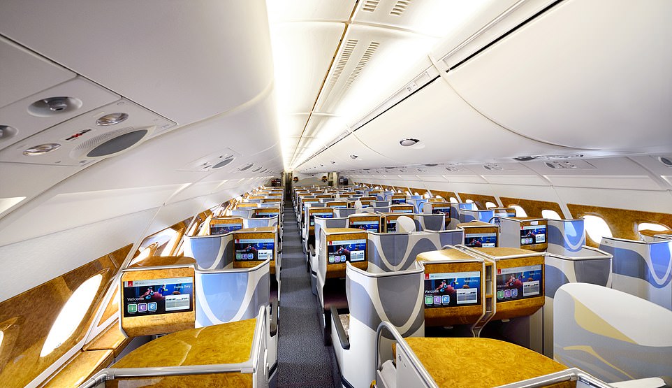Oben ist zum Vergleich die Business-Class-Kabine des Emirates A380 abgebildet