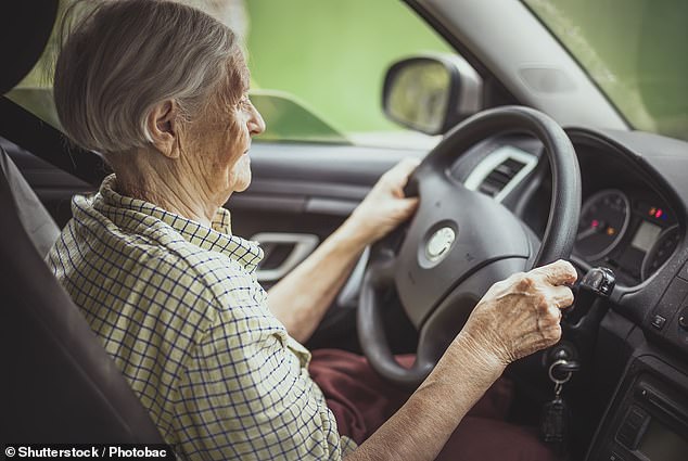 Ein Bericht der Sicherheitsorganisation RoSPA aus dem Jahr 2021, der sich mit Verkehrsunfällen und Zusammenhängen mit Altersgruppen befasst, ergab, dass das Risiko, in einen Verkehrsunfall verwickelt zu werden, nach 70 Jahren steigt