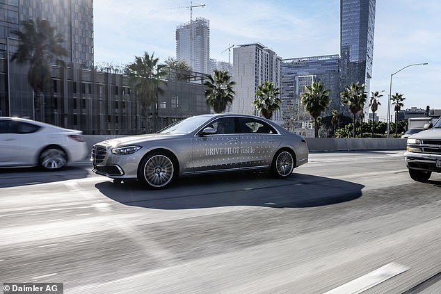 Klasse der Zukunft: Mercedes erfüllt als erster Hersteller die gesetzlichen Anforderungen für „Level 3“-Selbstfahrsysteme