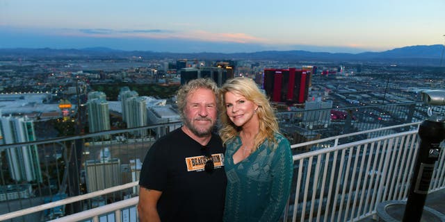 Sammy Hagar mit Frau Kari auf dem Balkon in Las Vegas