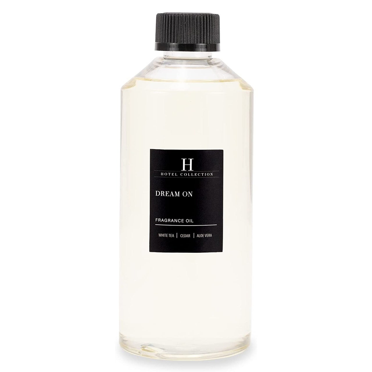 Hotel Collection Dream On Fragrance Oil, klare Flasche mit hellem Duftöl mit schwarzem Etikett und Verschluss auf weißem Hintergrund