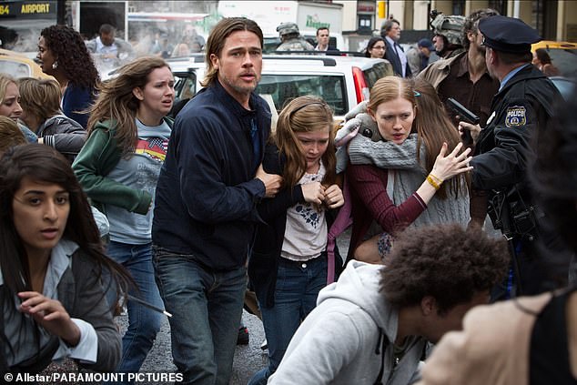 World War Z: Abreise am 30. Juni. Im Zombie-Apokalypse-Film von 2013 spielt Brad Pitt die Hauptrolle als Simon Pegg, der darum kämpft, seine Familie vor fleischfressenden Monstern zu retten
