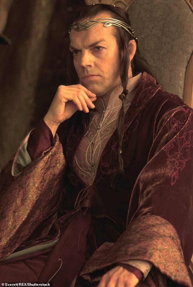 Elbisch: Hugo erlangte einen Hollywood-Namen durch seinen Auftritt in „Der Herr der Ringe: Die Gefährten“ im Jahr 2001, wo er die Rolle des Elrond verkörperte