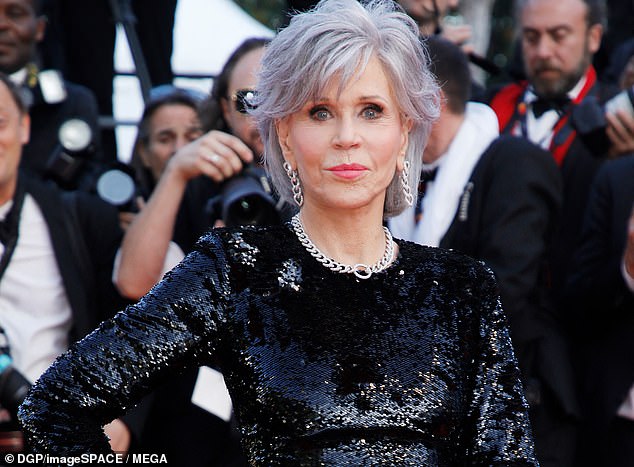 Kommentare: Fonda sieht sich mit Gegenreaktionen konfrontiert, nachdem sie gefordert hatte, dass Männer mit „Verhaftung und Gefängnis“ rechnen müssten, da sie bei den Filmfestspielen von Cannes weiße Männer speziell für die Entstehung der „Klimakrise“ verantwortlich gemacht hatte
