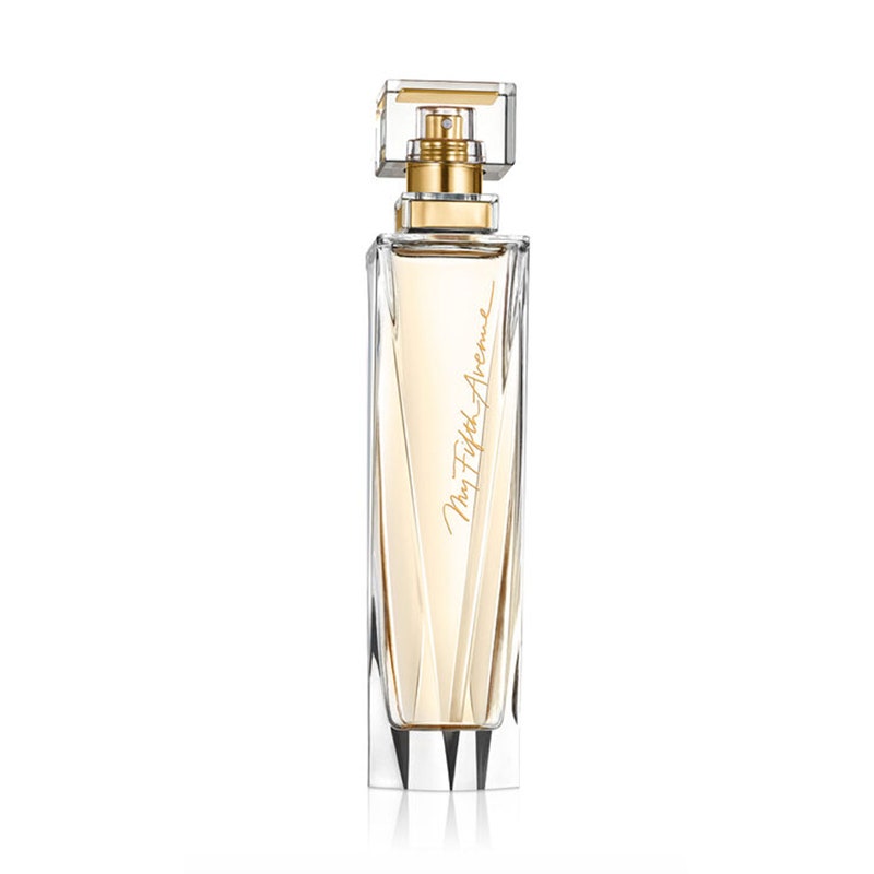 Elizabeth Arden My Fifth Avenue Eau de Parfum, große, dünne Flasche blassgoldenes Parfüm mit klarem Würfelverschluss auf weißem Hintergrund