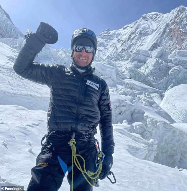 Der australische Bergsteiger Jason Bernard Kennison (im Bild), 40, ist auf dem Mount Everest gestorben, nachdem er den Gipfel erreicht hatte