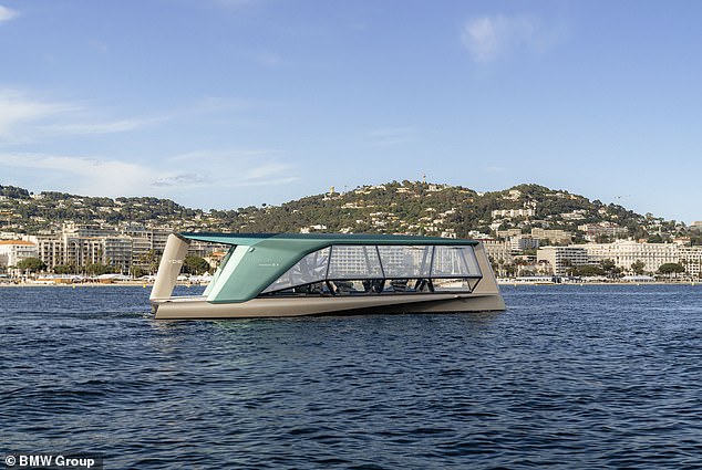 Bei den glamourösen 76. Filmfestspielen von Cannes stellte BMW seine emissionsfreie „Icon“-Yacht vor