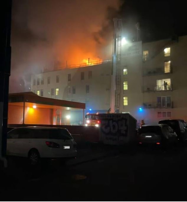 Mindestens sechs Menschen sind gestorben, nachdem in der Nacht in einem Hostelgebäude im Zentrum von Wellington ein Feuer ausgebrochen war. Es wurde befürchtet, dass es noch mehr Todesopfer geben könnte (auf dem Bild ist das Hostel Lodgers Loafers zu sehen).