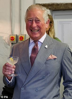 König Charles soll jeden Abend vor dem Abendessen einen Martini-Cocktail genießen