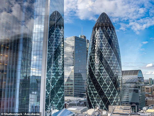 Reihe: Die leitenden Fondsmanager Großbritanniens unterstützten die Leiterin der Londoner Börse, Julia Hoggett, die sagte, dass die Chefs ohne eine Gehaltserhöhung in die USA abwandern könnten