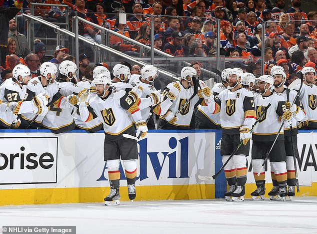 Die Las Vegas Golden Knights feiern am Montag ihren 5:1-Sieg gegen die Edmonton Oilers