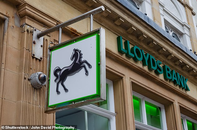Die Lloyds Bank bietet ein neues Wechselangebot im Wert von 150 £ an – für Neukunden, die vor dem 17. Juli von einer anderen Bank auf ein Club Lloyds Bankkonto wechseln.