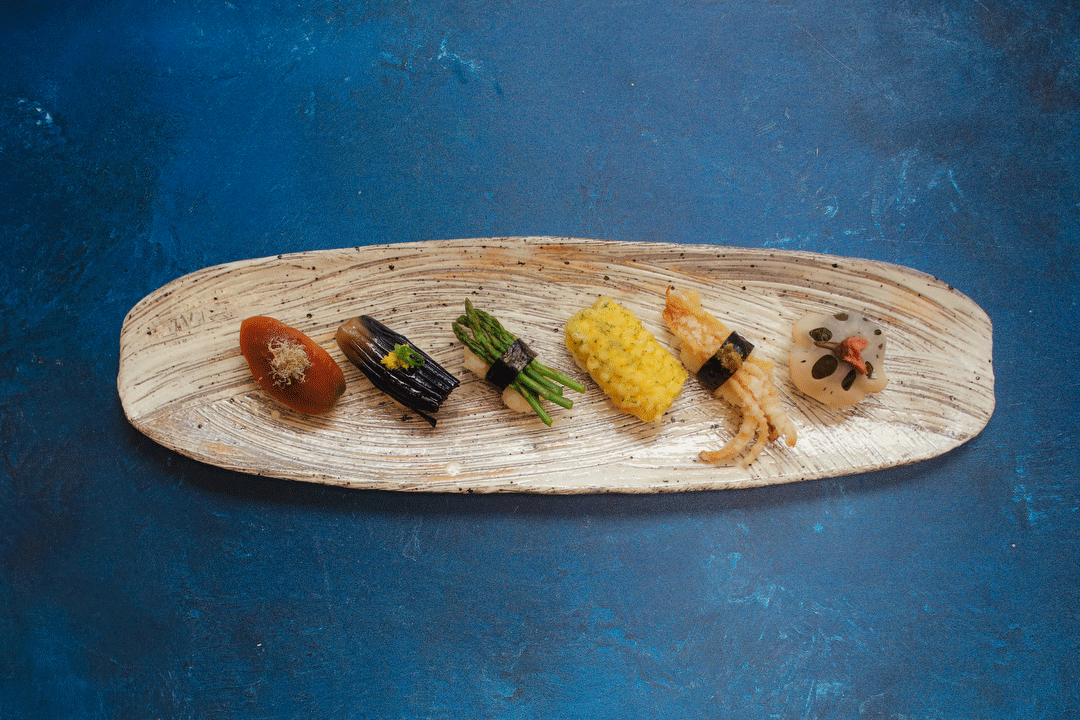 Eine Auswahl an veganem Sushi von Köchin Yoko Hasebe.
