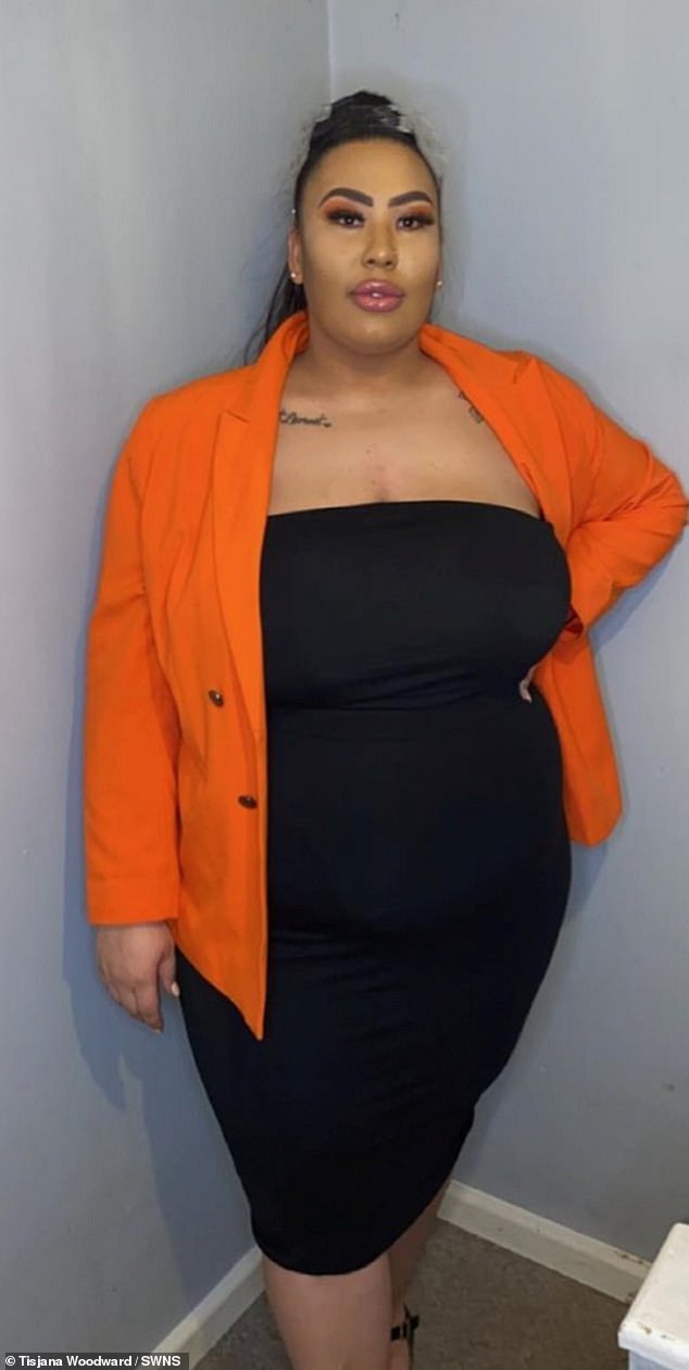 Tisjana Woodward (im Bild vor der Operation), 27, entschied sich für eine 3.500 Pfund teure Schlauchmagenoperation in der Türkei, nachdem sie Schwierigkeiten hatte, Gewicht zu verlieren