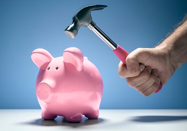 Sparrazzia: Jeder dritte Brite musste im vergangenen Jahr durchschnittlich 3.500 Pfund von seinen Ersparnissen abziehen, um seinen Lebensunterhalt zu bestreiten