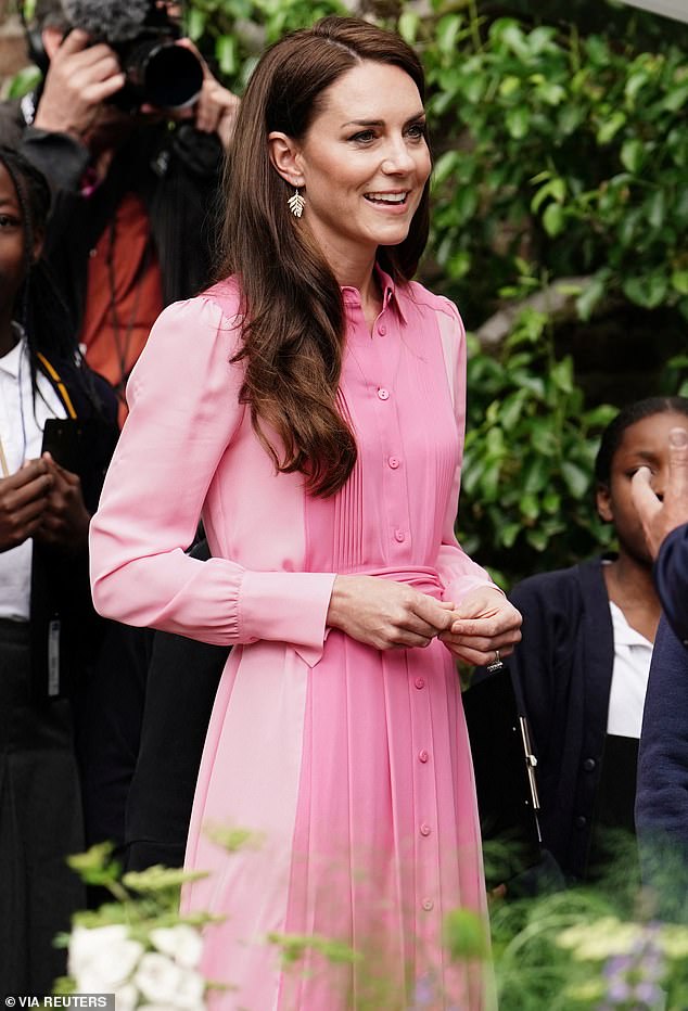 Die Prinzessin von Wales (im Bild) hatte diese Woche einen überraschenden Auftritt bei der Chelsea Flower Show – Stunden bevor Charles und Camilla eintreffen sollten