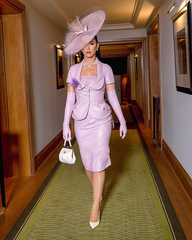 Entourage: Katy Perry wird beim Coronation Concert in Windsor Castle auftreten.  Und die Sängerin, 38, ist mit ihrem königlichen Gefolge im Schlepptau eingeflogen