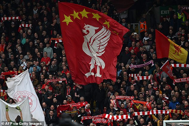 Liverpool-Anhänger übertönten God Save the King, als es am Tag der Krönung vor ihrem Spiel gegen Brentford in Anfield gespielt wurde