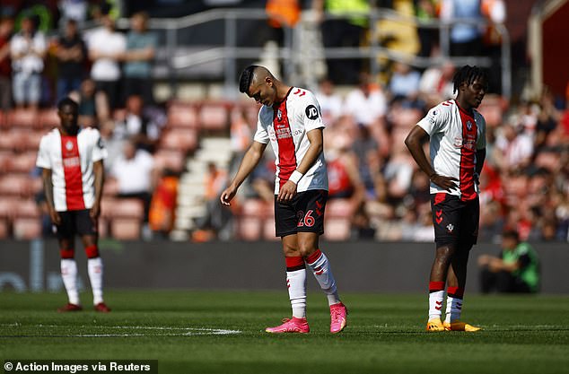 Southampton stieg nach der 0:2-Niederlage gegen Fulham im St. Mary's in die Meisterschaft ab