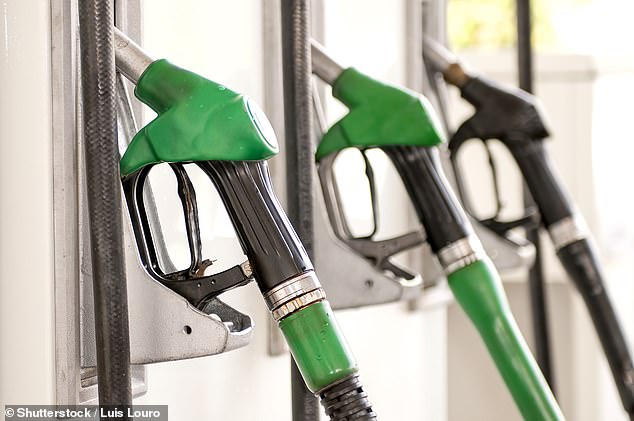 Leichte Atempause an den Zapfsäulen für Autofahrer: Laut RAC sind die durchschnittlichen britischen Zapfsäulenpreise für Benzin und Diesel zu Beginn dieser Woche auf den niedrigsten Stand seit 18 bzw. 15 Monaten gefallen