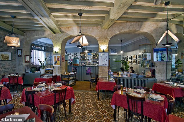 Le Nicolas ist ein familiengeführtes Restaurant, das „preiswerte regionale Gerichte“ serviert.