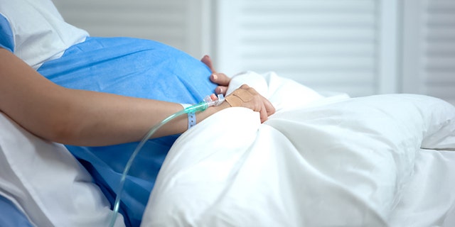 schwangere Frau im Krankenhaus