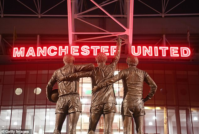 Auf der „Trinity Statue“ von United vor dem Old-Trafford-Stadion sind Vereinslegenden zu sehen, die als Nachwuchsmannschaften begannen, darunter Mittelfeldspieler Sir Bobby Charlton und Flügelspieler George Best