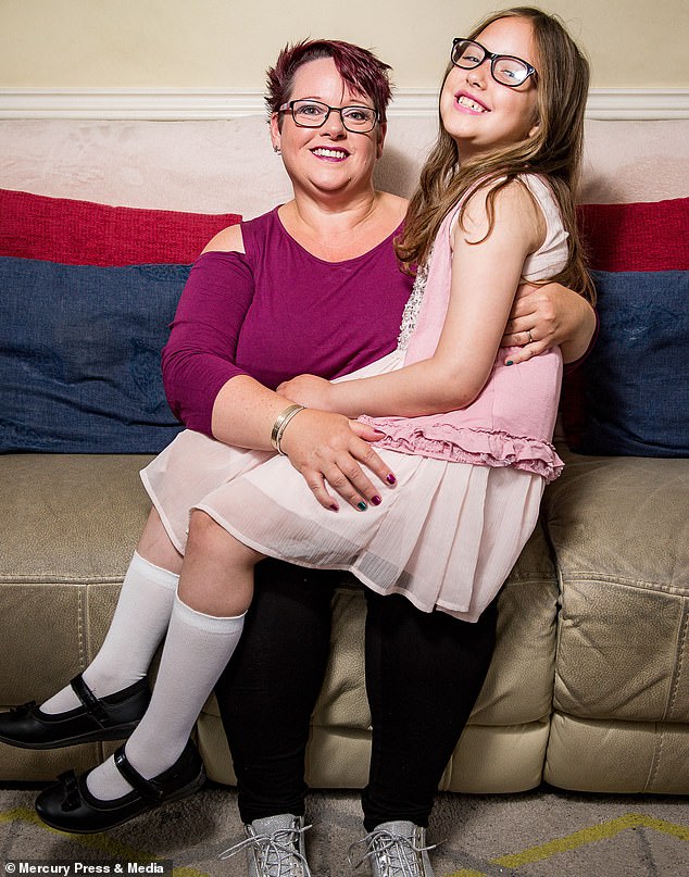 Sharon Spink aus North Yorkshire sagt, das Stillen ihrer neunjährigen Tochter Charlotte habe ihnen eine starke Bindung und Charlotte einen gesunden Start ins Leben beschert