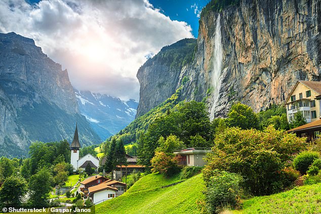 Grindelwald liegt nicht weit von Lauterbrunnen (oben) entfernt, wo Tolkien während einer Wanderung die Inspiration für sein düsteres Märchen „Der Herr der Ringe“ fand