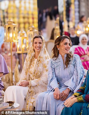 Neuigkeiten über den großen Tag kamen ans Licht, als Königin Rania diese Woche vor der Hochzeit eine Henna-Party für Kronprinz Husseins zukünftige Frau Rajwa veranstaltete