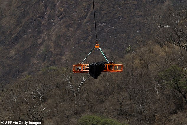 Am Dienstag wurden in Jalisco, Mexiko, mindestens 45 Säcke mit menschlichen Überresten gefunden und per Flugzeug geflogen