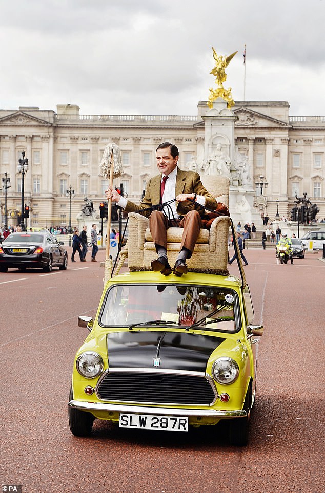 Der 68-jährige „Mr. Bean“-Star kritisierte auch die „Beziehung der Gesellschaft zu Autos“ und beschrieb die Autoindustrie als Teil der „Fast-Fashion-Verkaufskultur“.